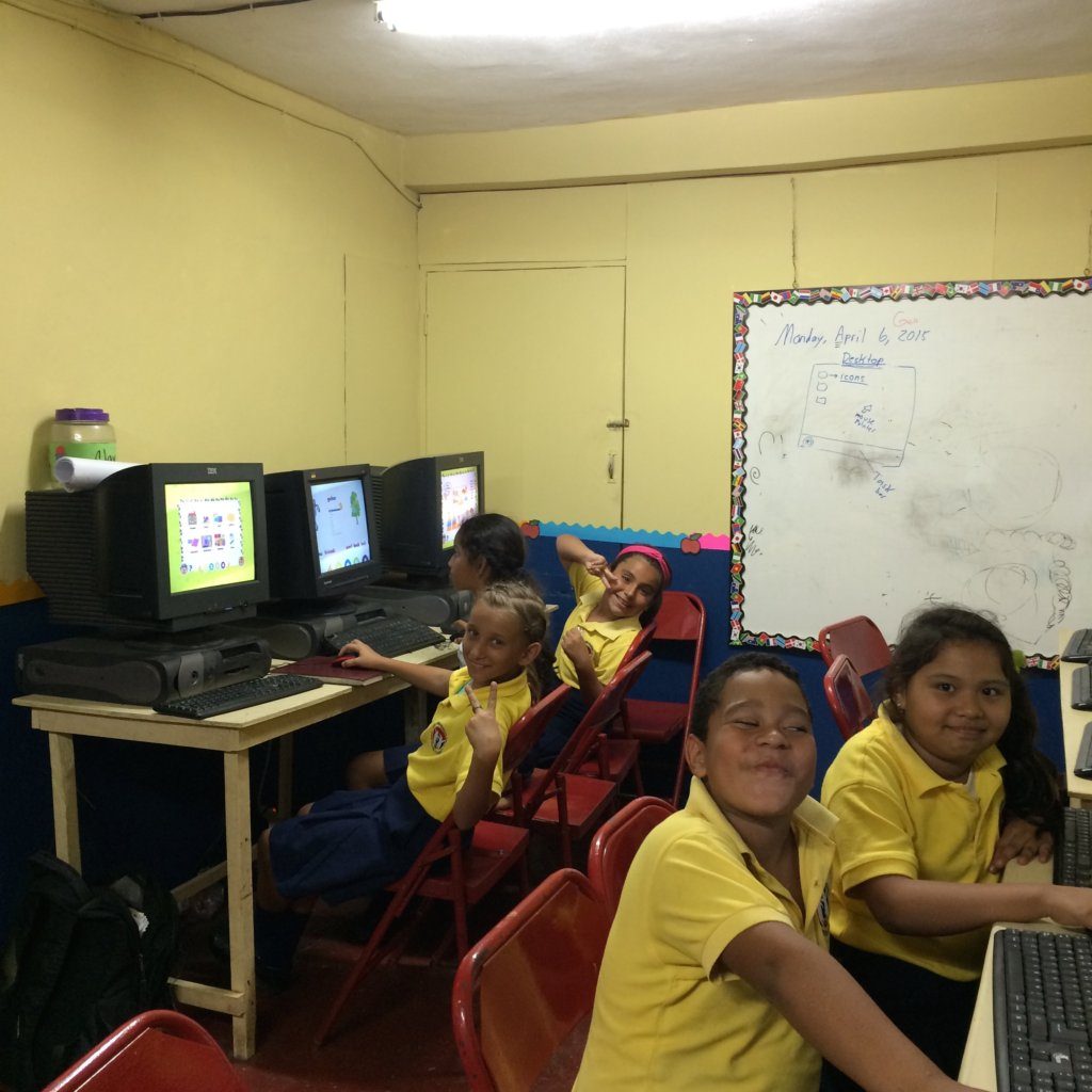 Una voluntaria de Google acerca la tecnología a nuestros estudiantes